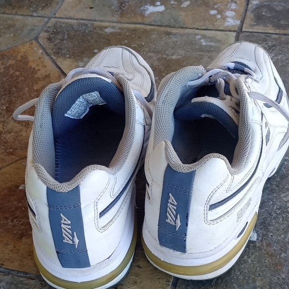 Avia Women's White and Navy Athletic Shoes 8 - Picture 6 of 8